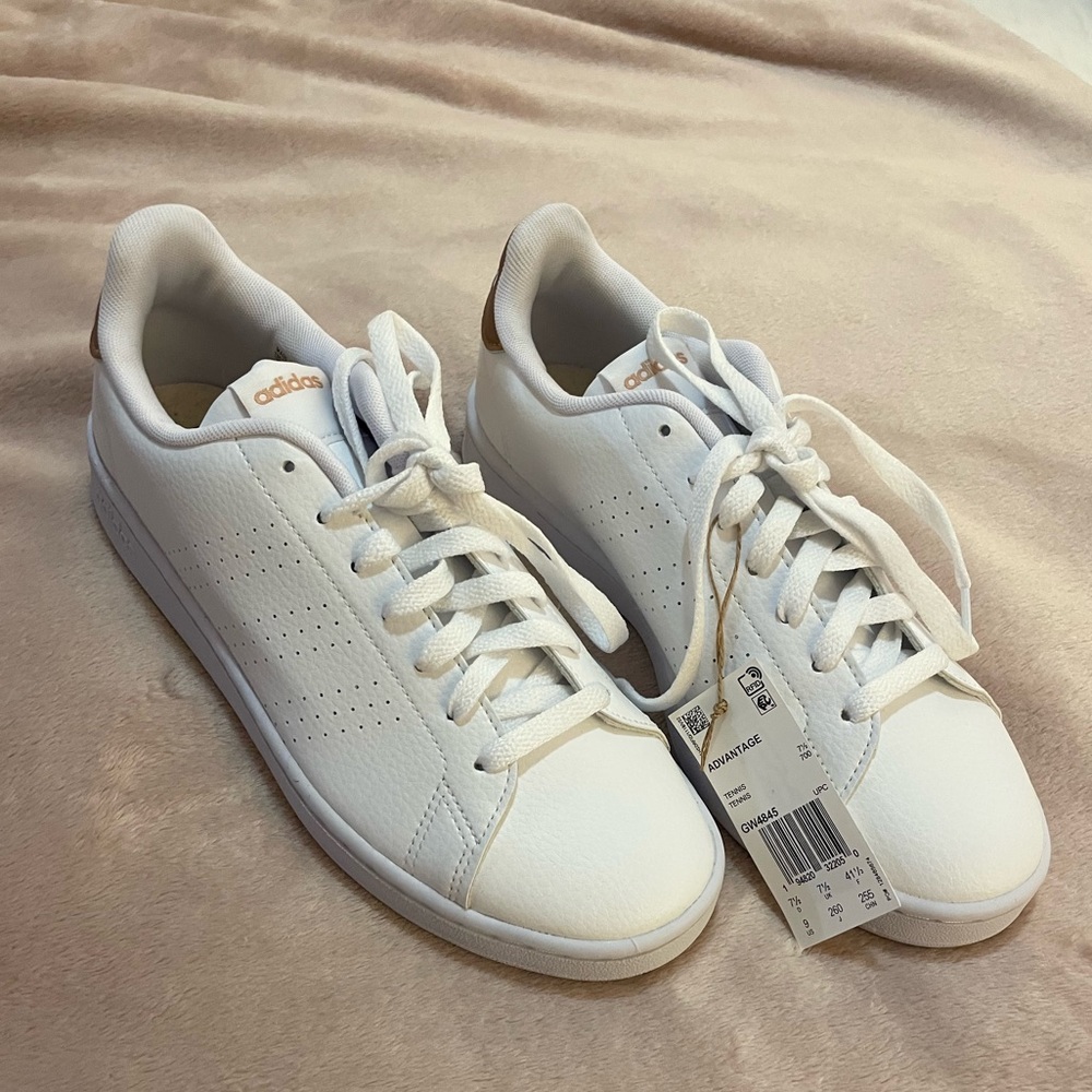 Adidas Women’s Advantage Tennis Shoe | White & Copper Metallic